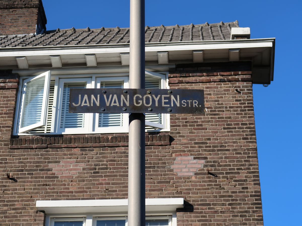 Het straatnaambord van de Jan van Goyenstraat in Nijmegen-Oost